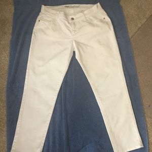 Old Navy Boyfriend White Cropped Jeans, size 6
